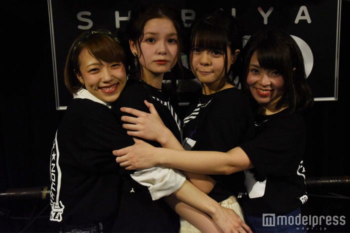 (左から)小澤綾乃、詩島萌々、小畑奈菜、西條美里 (C)モデルプレス