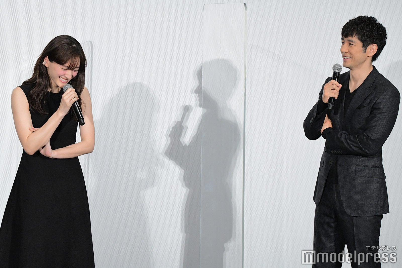 綾瀬はるか、西島秀俊 （C）モデルプレス