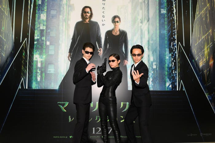 桃月なしこ(中央)(C)2021 WARNER BROS. ENT. ALL RIGHTS RESERVED.