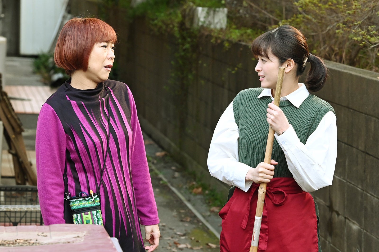 椿鬼奴、清野菜名／「シロでもクロでもない世界で、パンダは笑う。」第6話より（C）日本テレビ