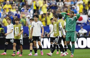 再三スーパーセーブのGK鈴木彩艶、後半終了間際の失点に「受け入れるのが非常に難しい結果」悔恨「ゴール防ぎきれなかったのは受け止めない」