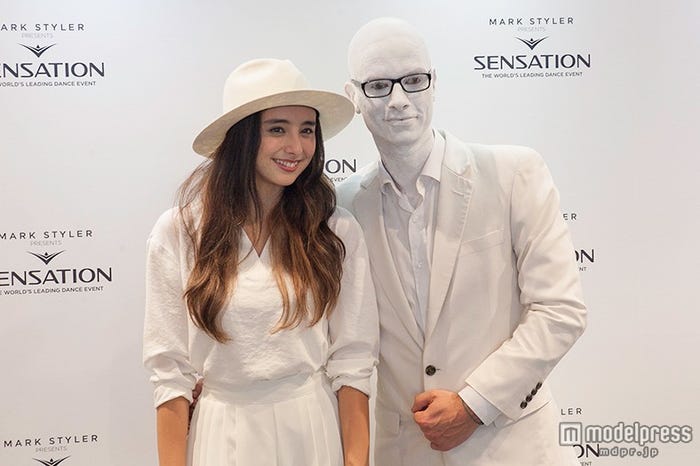 石田ニコル、Mr.WHITE