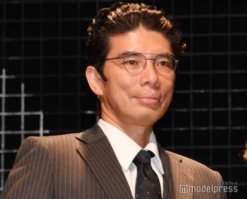 片桐仁、次男撮影で妻と密着 結婚記念日ショットに「理想の夫婦」「可愛すぎる」と反響