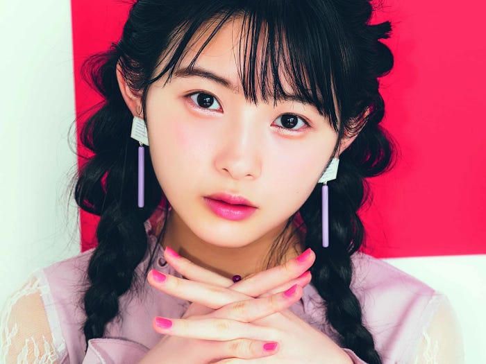 柿崎芽実/「bis」2019年3月号より(写真提供:光文社)