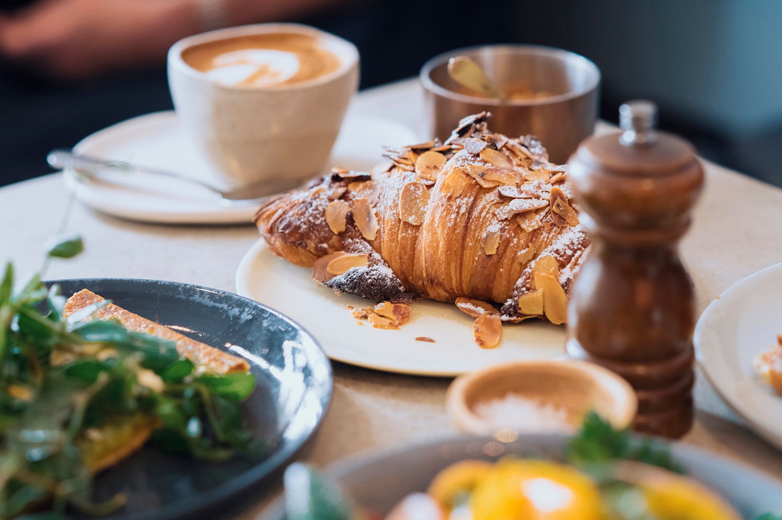 お洒落＆味よしのカフェで旅の朝を始めるもよし（C）Destination NSW