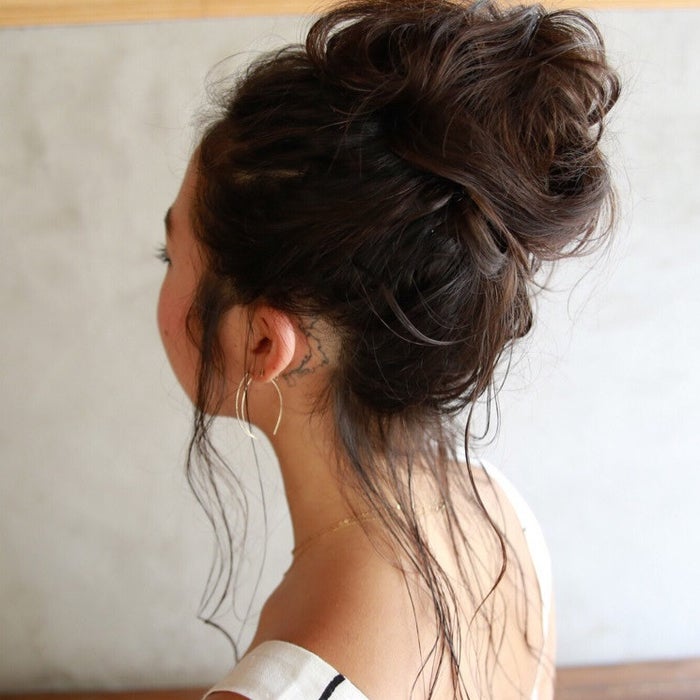 海で濡れても安心 お団子ヘアで周りの目を引いちゃおう モデルプレス