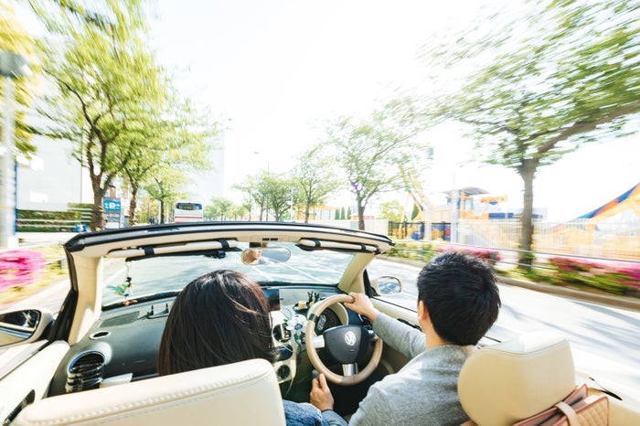 ドライブデートでしたい 助手席にいながら彼を惚れさせるテク6選 モデルプレス ドライブデートでしたい 助手席にいながら彼を惚れさせるテク6選 モデルプレス