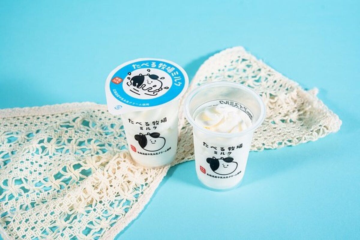 たべる牧場ミルクのカップアイスが2個、一つは蓋が開いている たべる牧場ミルクのカップアイスが2個、一つは蓋が開いている