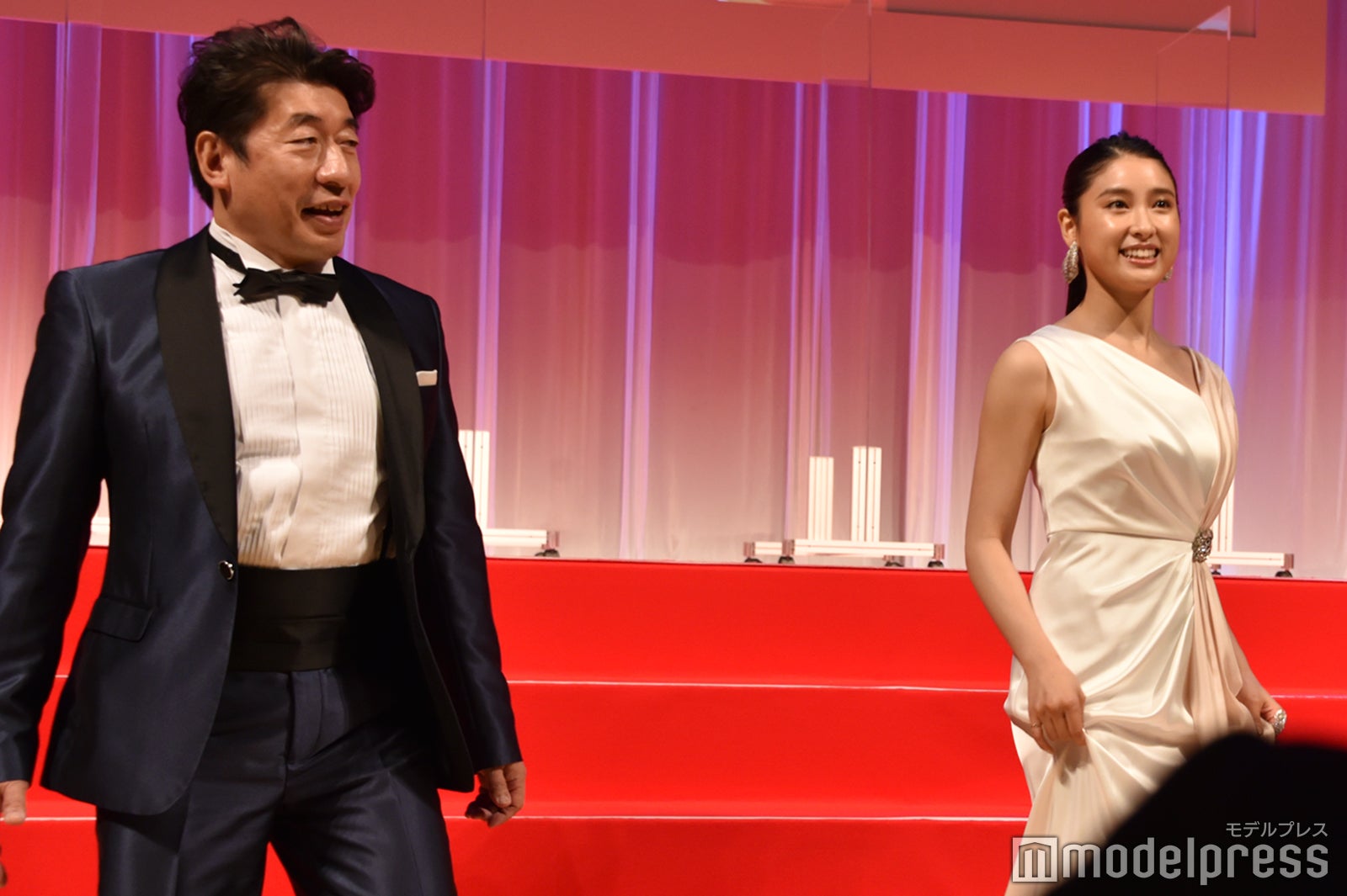 寺門ジモン、土屋太鳳 （C）モデルプレス