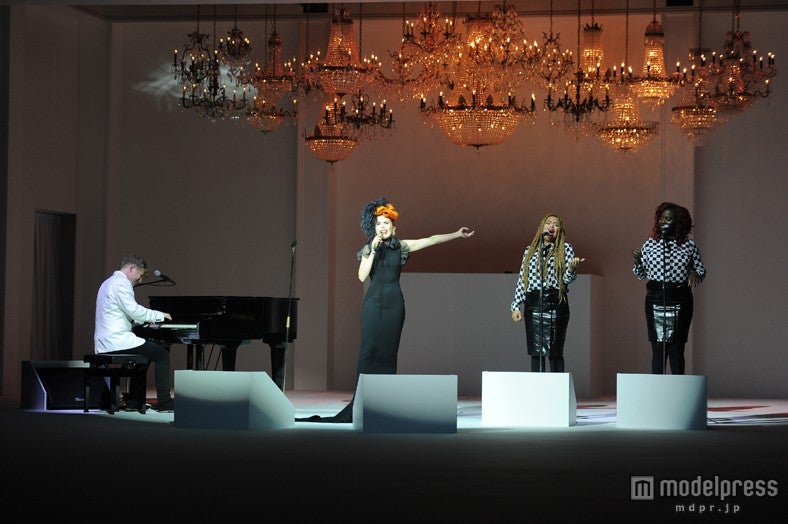 パロマ・フェイスによるスペシャルプライベートライブ