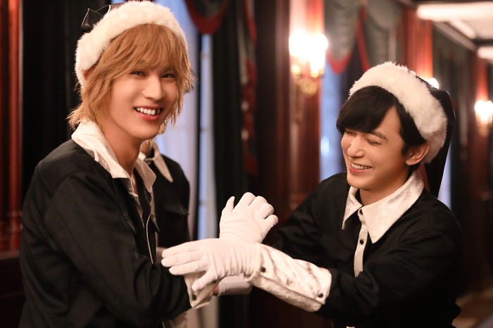 中川大志、吉沢亮/オフショット(C)2022「ブラックナイトパレード」製作委員会(C)中村光/集英社