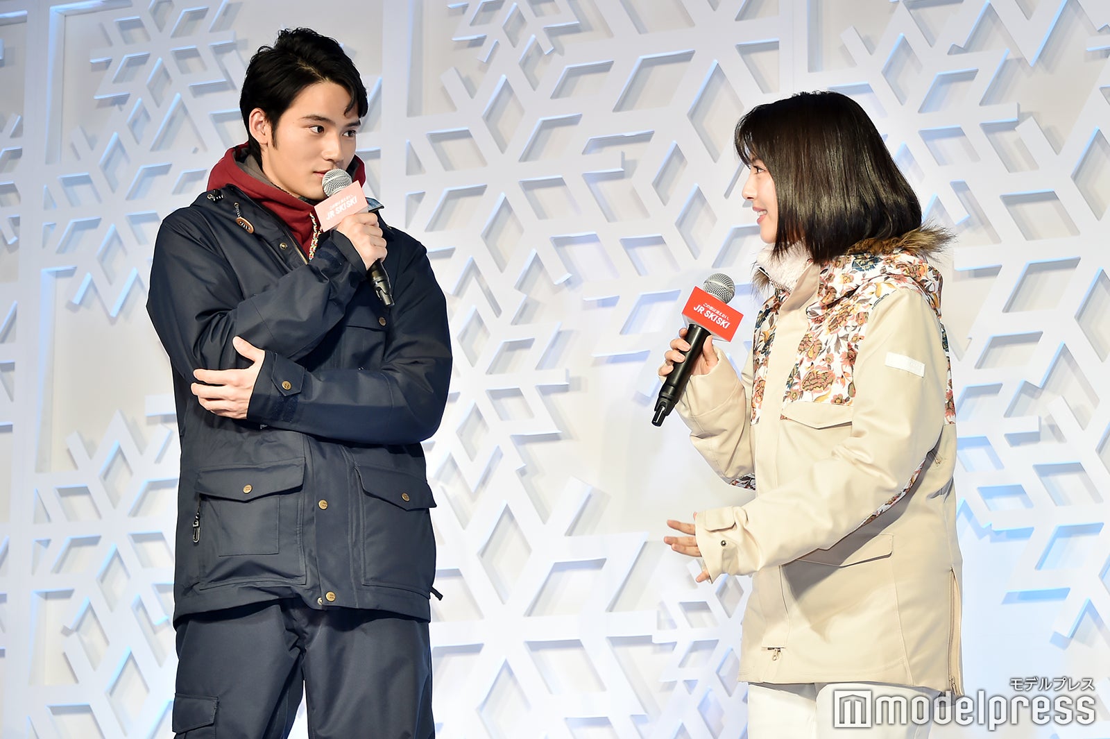 岡田健史、浜辺美波（C）モデルプレス