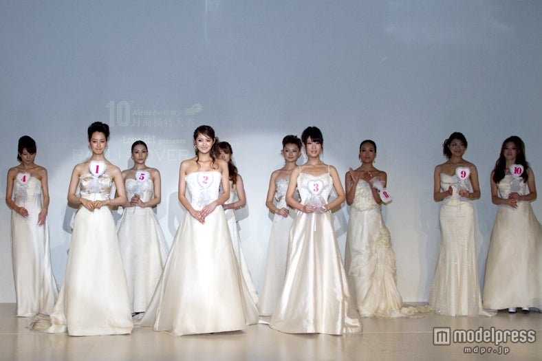 授賞式風景／10名のファイナリストから3名が選ばれた。