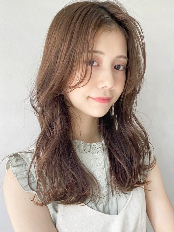 おでこが広い面長さんに似合う前髪・髪型は？美人度アップのおしゃれヘアスタイル モデルプレス