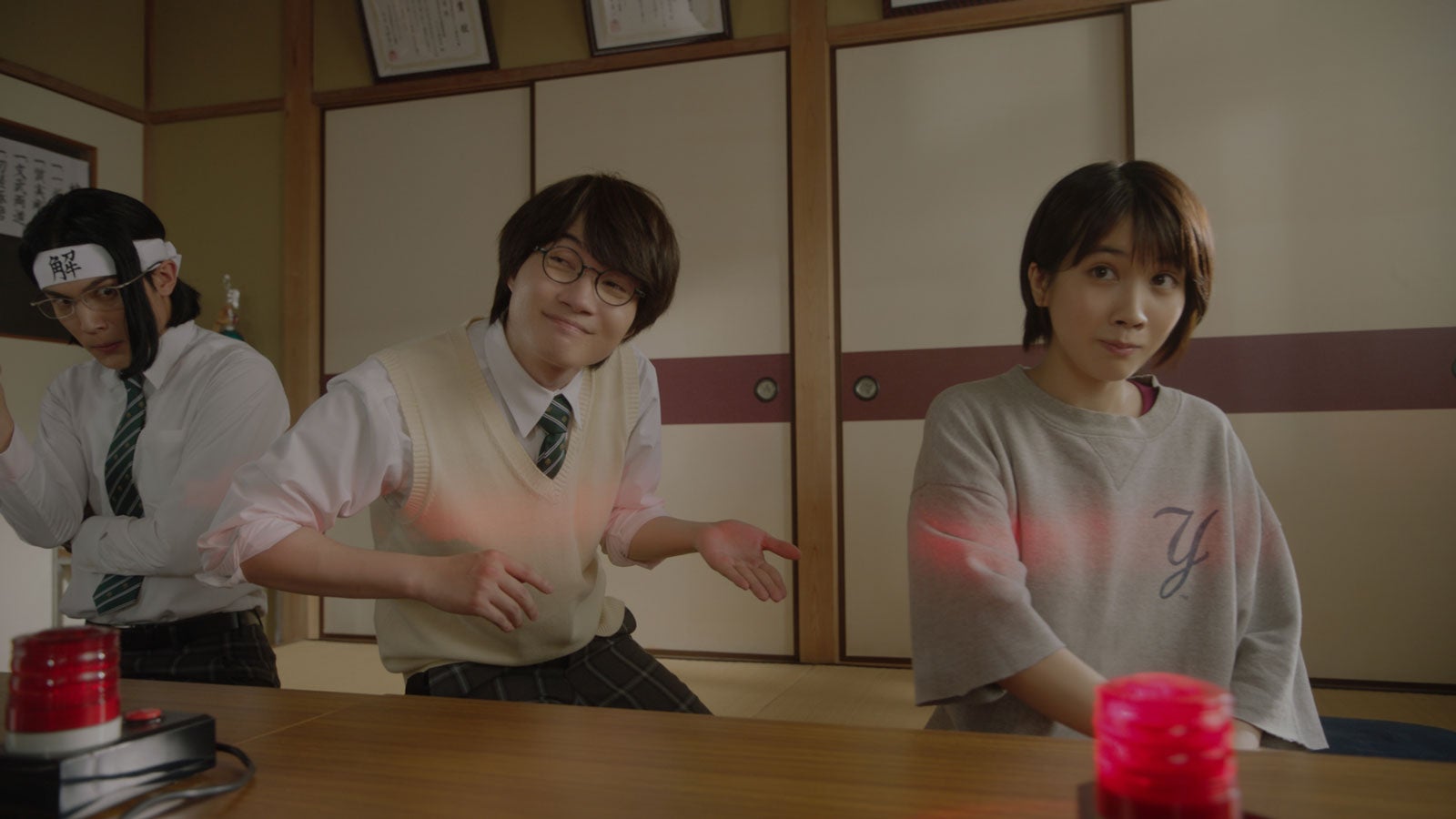 （左から）中川大志、神木隆之介、松本穂香／新TVCM「クイズ大会」篇より（提供写真）