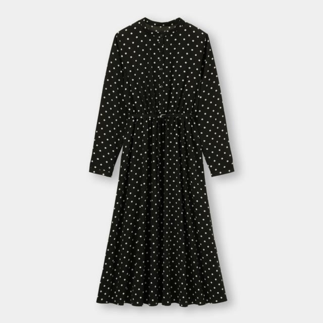 黒のドット柄フレアワンピ