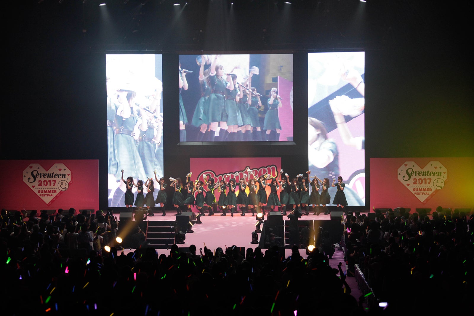 欅坂46 迫力パフォーマンスで観客を熱狂の渦に セットリスト Seventeen 夏の学園祭17 モデルプレス