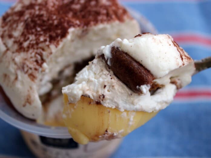 プリンがしっかりとした食感なので、ティラミスと混ざりすぎることなく堪能できます