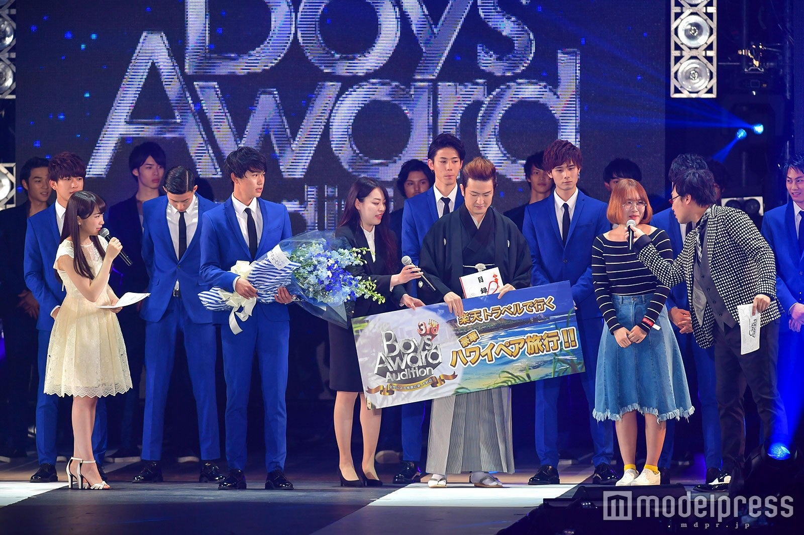 受賞の様子（C）モデルプレス