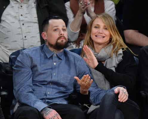 新婚キャメロン・ディアス、夫婦でラブラブNBA観戦