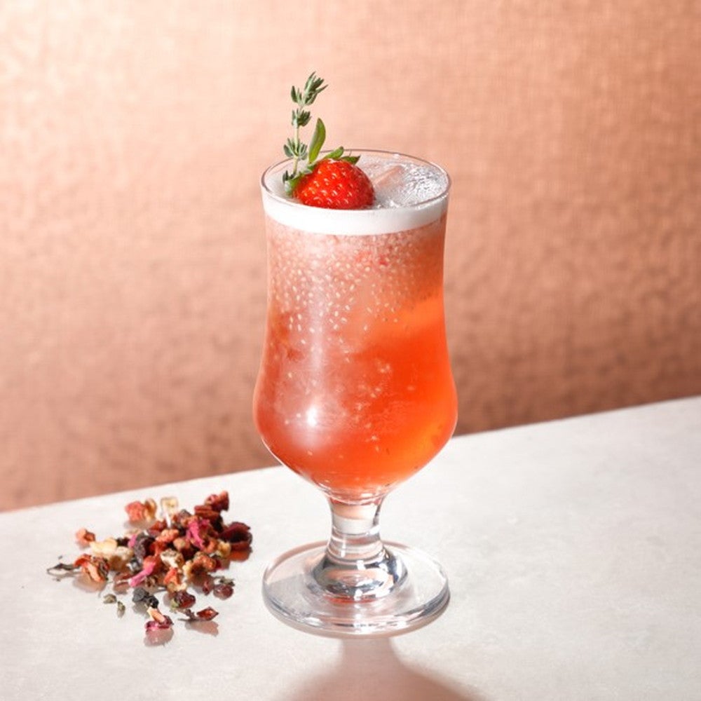 ストロベリー チア ウーロン 972円 （店内のみ）／画像提供：スターバックス コーヒー ジャパン