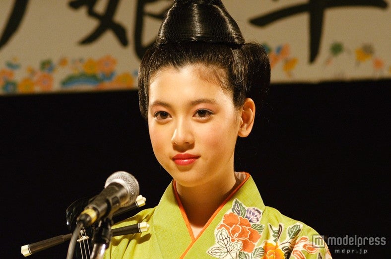 三吉彩花／場面カット（C）2012「旅立ちの島唄～十五の春～」製作委員会