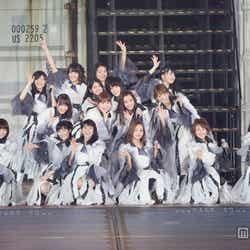 「少女たちよ」/「AKB48 2013真夏のドームツアー~まだまだ、やらなきゃいけないことがある~」札幌ドーム公演より(C)AKS