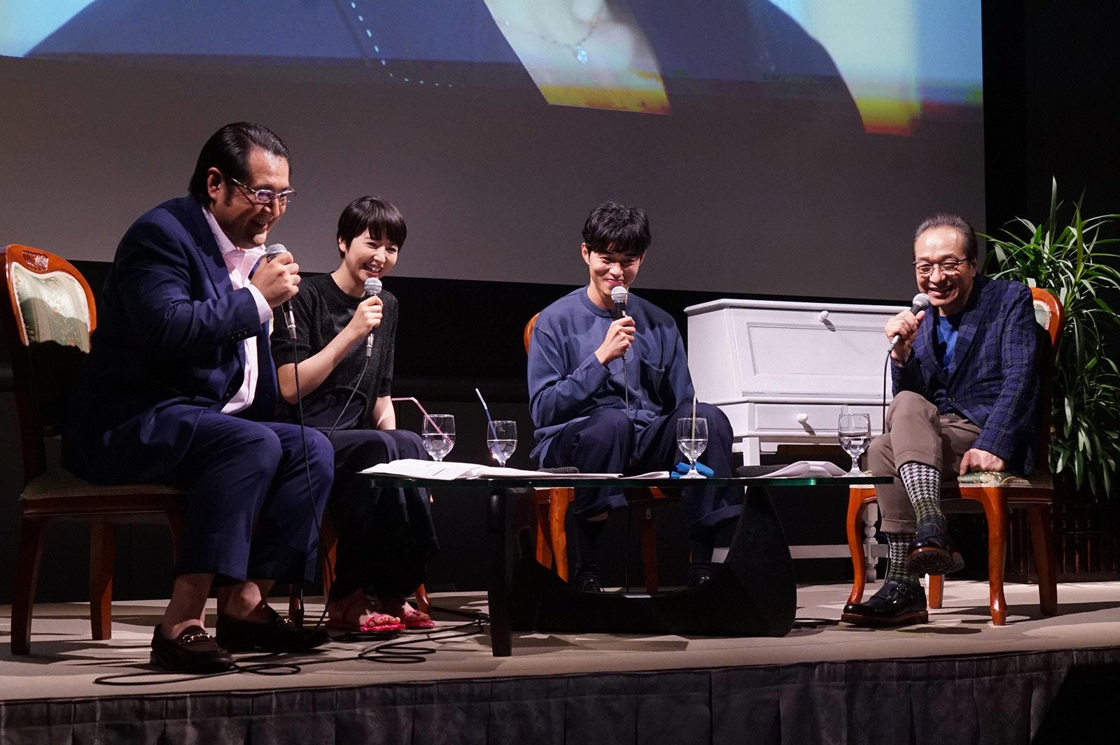 小手伸也、長澤まさみ、東出昌大、小日向文世（C）フジテレビ