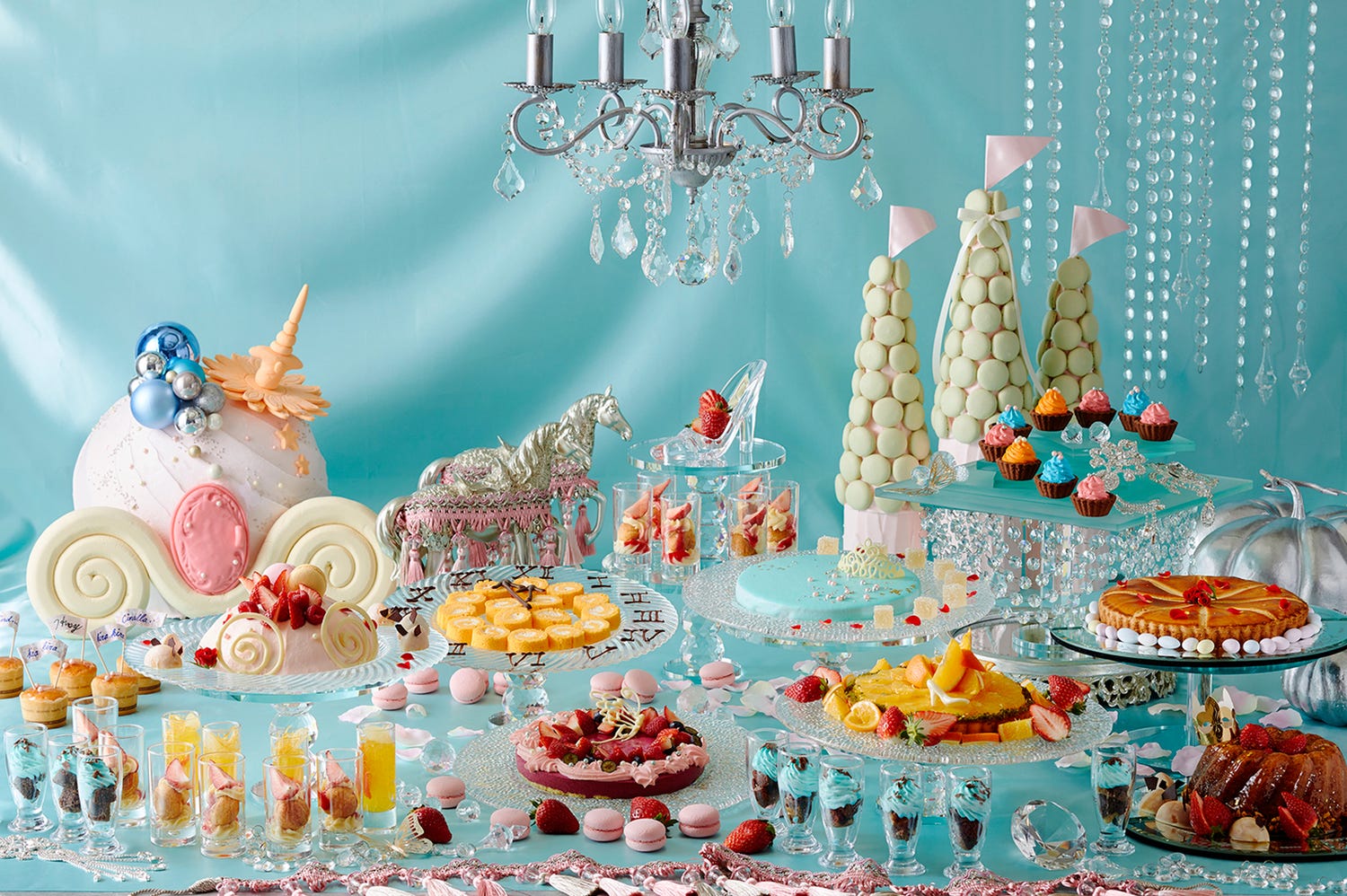 シンデレラがテーマ!「ガラスの国のスイーツブッフェ」ティアラやガラスの靴の撮影スポットも