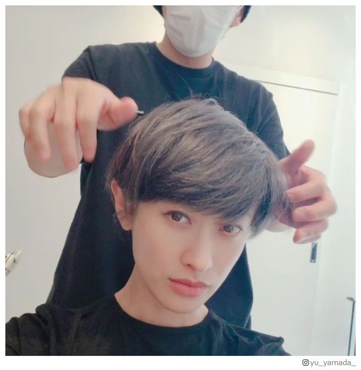 山田優、シルバーグレーに髪色チェンジ「イケメン」「すごくお似合い」と絶賛の声続々