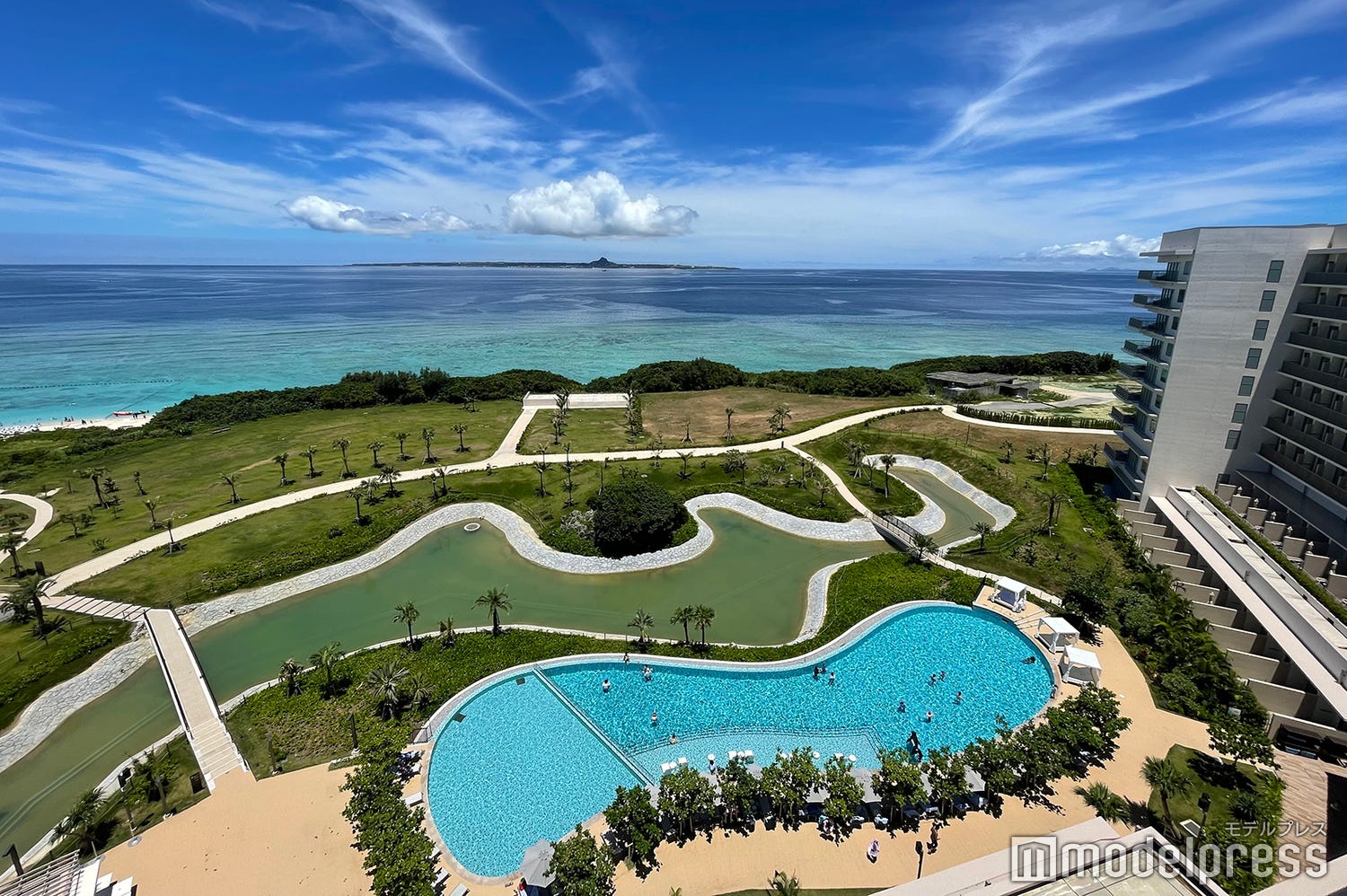 「ヒルトン沖縄瀬底リゾート」透明度抜群の海が目の前!きらめきに癒やされる極上リゾートホテル