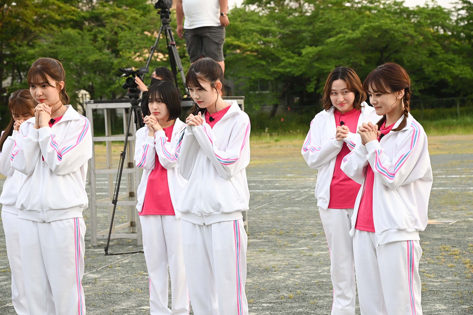 （左から）黒木ひかり、松平璃子、なえなの、千葉恵里、丸山礼、福岡みなみ（C）フジテレビ