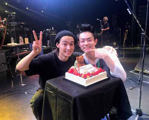 菅田将暉、山崎賢人との2ショットでデビュー10周年を報告「人生何があるかわからない」