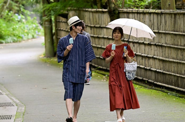 三浦春馬さん、松岡茉優「おカネの切れ目が恋のはじまり」第3話より(C)TBS
