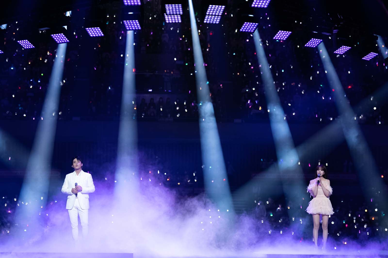 ジョンホ（ATEEZ）、チョ・ユリ（C）CJ ENM Co., Ltd, All Rights Reserved