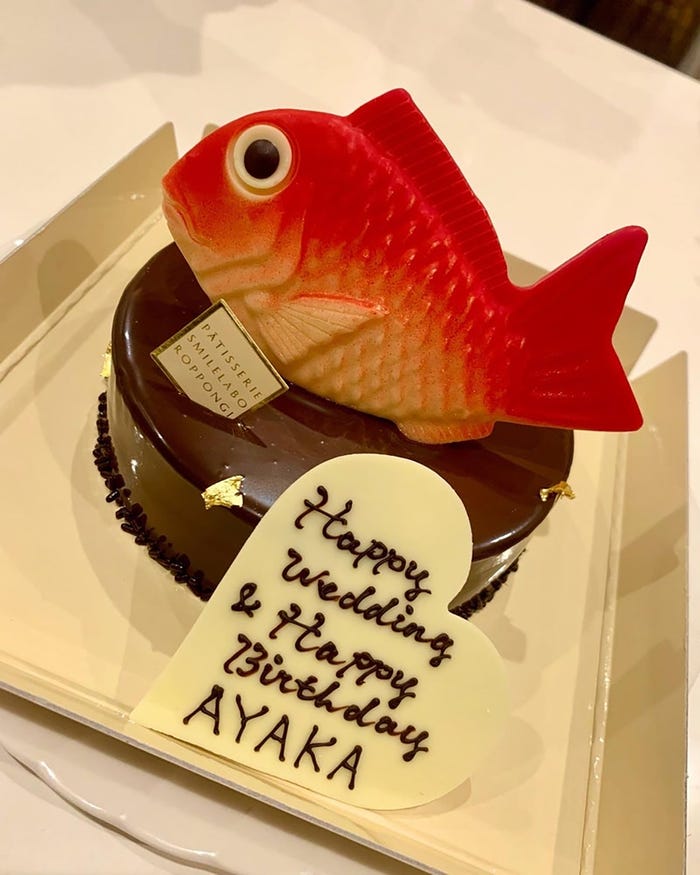 鯛のケーキ/小松彩夏オフィシャルブログより(提供写真)