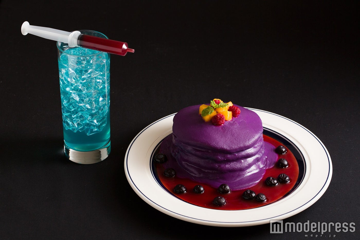 紫パンケーキに注射器ジュース…「Eggs’n Things」に不気味なハロウィンメニュー／画像提供：EGGS ‘N THINGS JAPAN