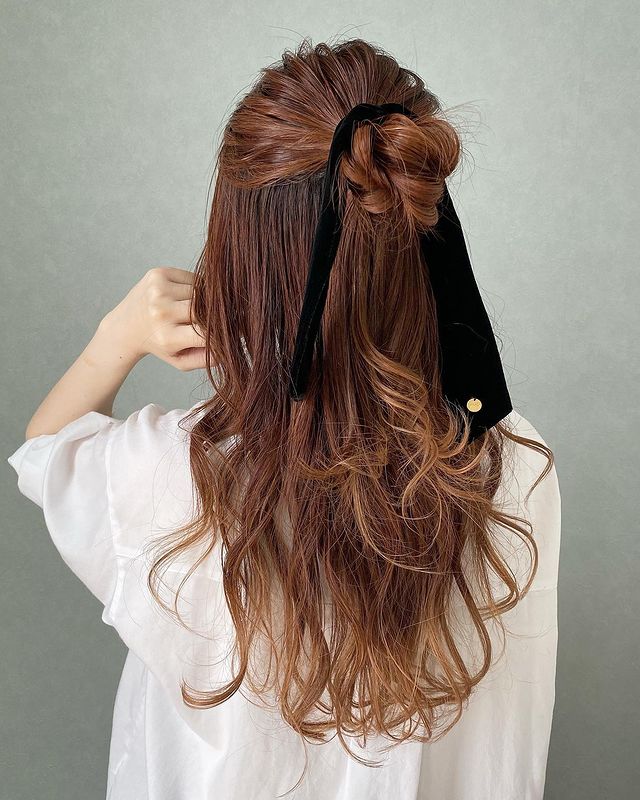 ハーフアップ お団子は前髪なしが可愛い ラフさが色っぽい簡単アレンジを紹介 モデルプレス ハーフアップ お団子は前髪なしが可愛い ラフさが色っぽい簡単アレンジを紹介 モデルプレス