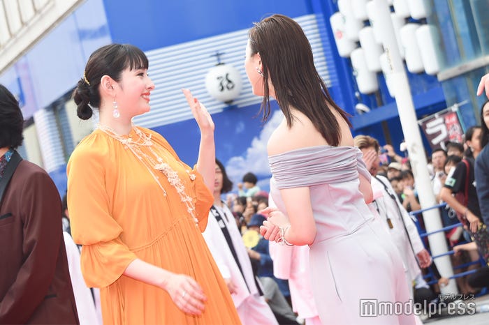 早見あかり、松井玲奈(C)モデルプレス