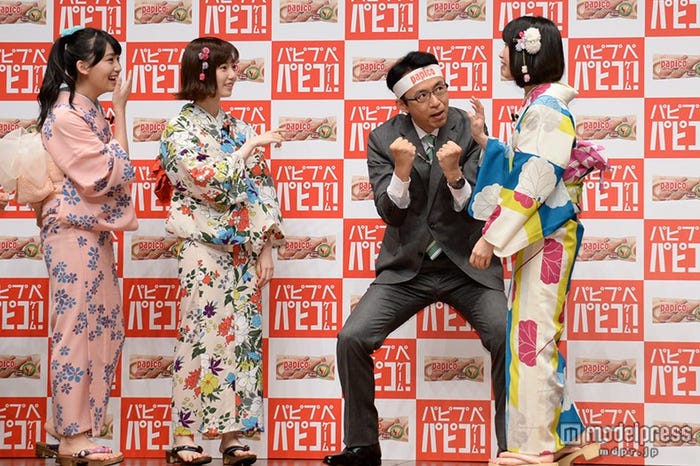 (左から)小嶋真子、島崎遥香、福澤朗氏、横山由依