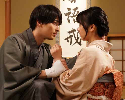 横浜流星&浜辺美波、至近距離で見つめ合う<私たちはどうかしている>