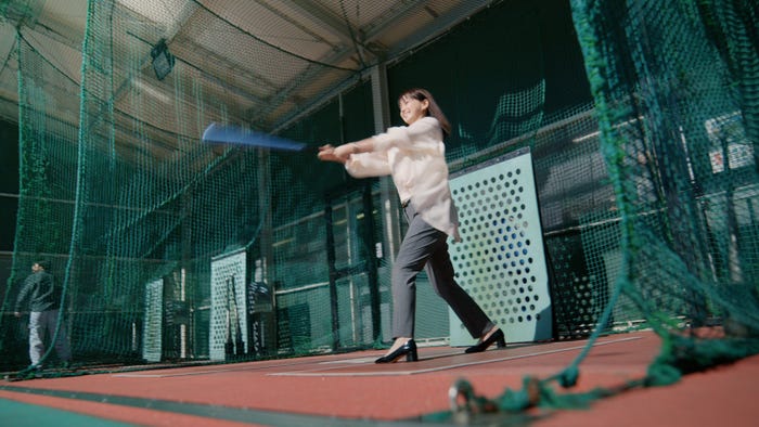 多部未華子/新TVCMセット500「バッティングセンター」篇(提供写真)