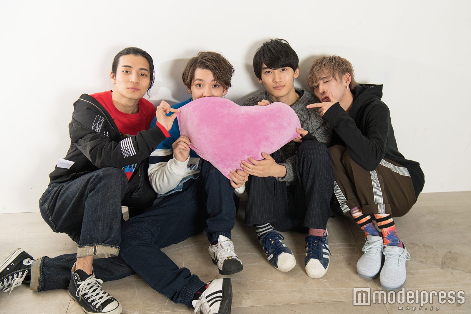 （左から）AM、Kauan、Fu、U（C）モデルプレス