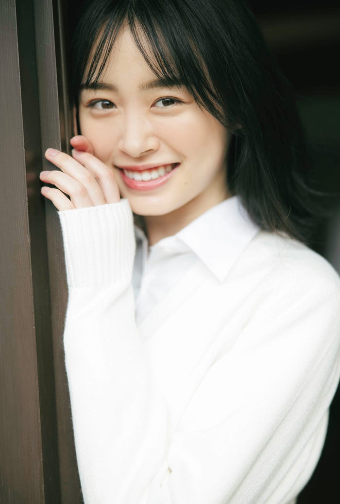 高橋未来虹/「B.L.T.graduation2022高校卒業」ローソンエンタテインメント購入特典ポストカード (画像提供:東京ニュース通信社)