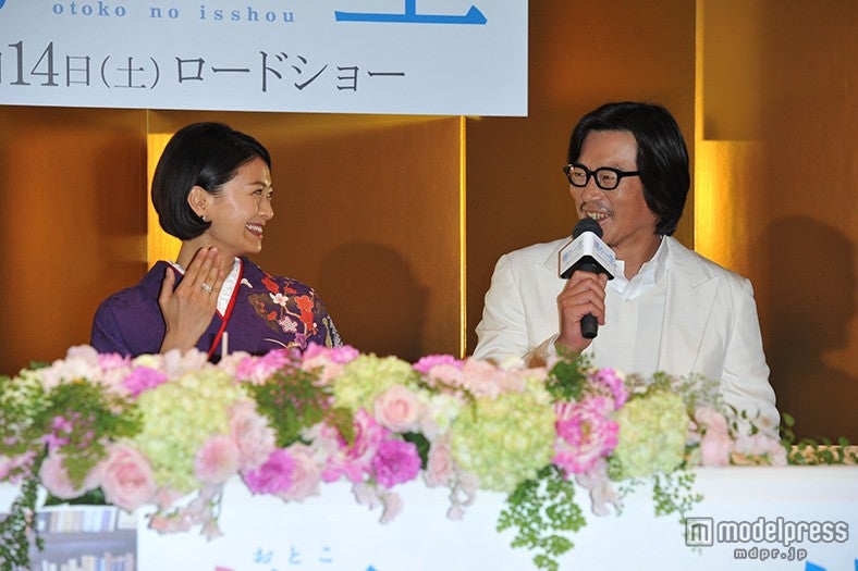 （左から）榮倉奈々、豊川悦司