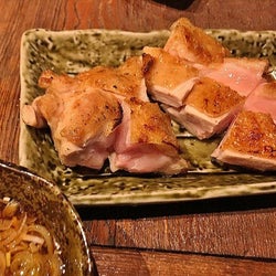 目前で次々と捌かれて行く、この上ない鮮度の若鳥の焼鳥に舌鼓を打つ 大井町『若鳥焼き もばら』