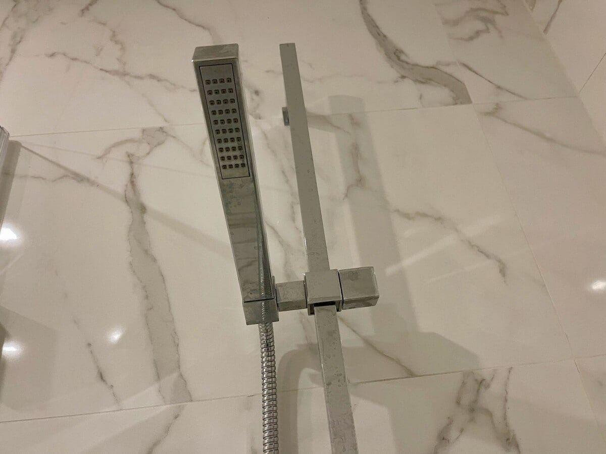 手持ちタイプのシャワーヘッド