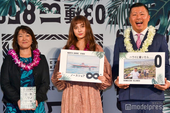 (左から)ミツエ・ヴァーレイ氏、石田ニコル、東松寛文氏(C)モデルプレス