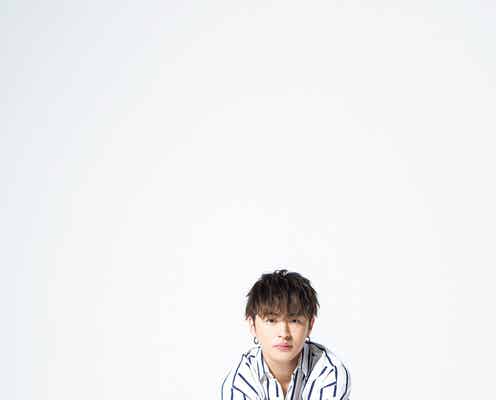 GENERATIONS佐野玲於、クールにちょこん 写真集秘話を語る