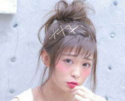 簡単セルフヘアアレンジでプールに行く おしゃれに可愛く モデルプレス 簡単セルフヘアアレンジでプールに行く おしゃれに可愛く モデルプレス